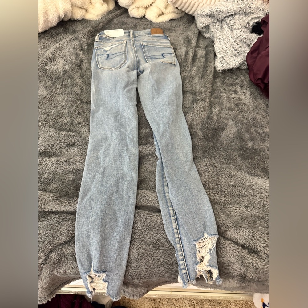 American Eagle Outfitters Light Blue Distressed Skinny Jeans - Picture 4 of 5